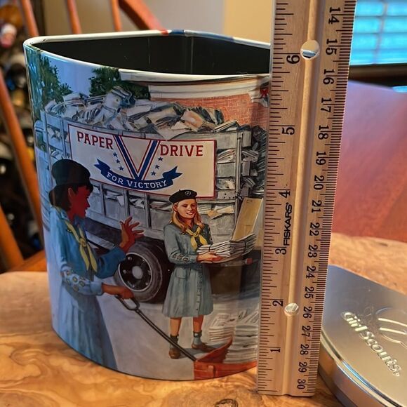 Girl Scout Collectible Tin from 2004 - Picture 5 of 6